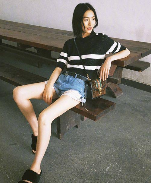 超模大表姐刘雯日常穿搭