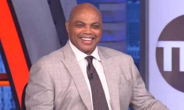 湖人大勝拓荒者，巴克利遭打臉，歐尼爾當面將掃把折斷，放言給湖人球迷們撐腰！-黑特籃球-NBA新聞影音圖片分享社區