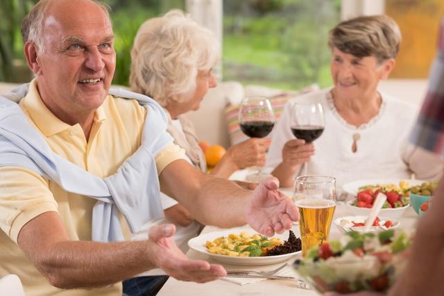 中秋篇——老年人吃晚餐别乱吃？这4个要牢记，或助胃部更健康