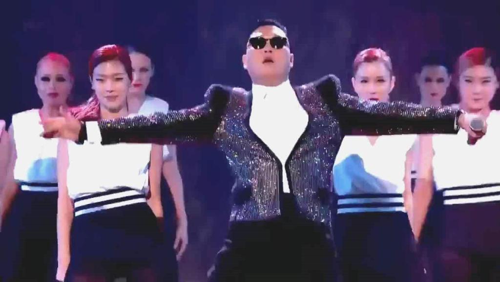 还记得跳“骑马舞”的鸟叔吗？从火遍全球到销