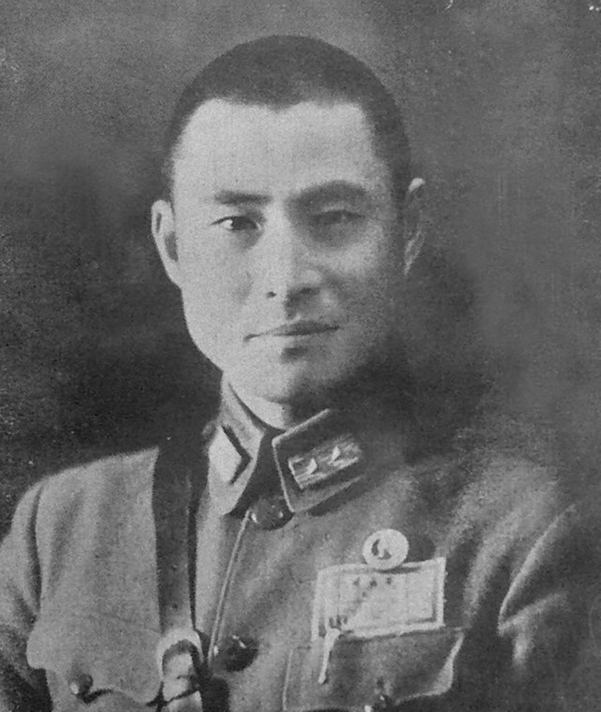 ����ս���з����3λ�����߹٣�̬�ȶ��ӣ��ܾ����죬�����Σ�