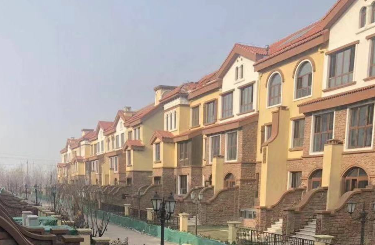 烂尾楼之殇：开发商拖欠数亿工程款，业主500万