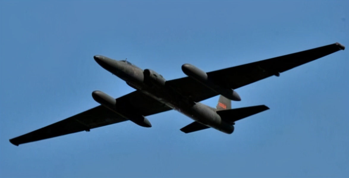 蒋介石76岁生日，岳振华打下台湾飞机做贺礼，晋