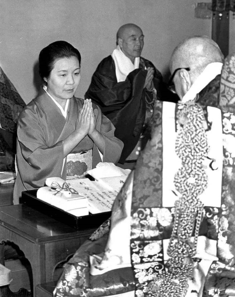 98岁尼姑吃酒喝肉，沉迷男色不守清规，却意外获得日本网友追捧