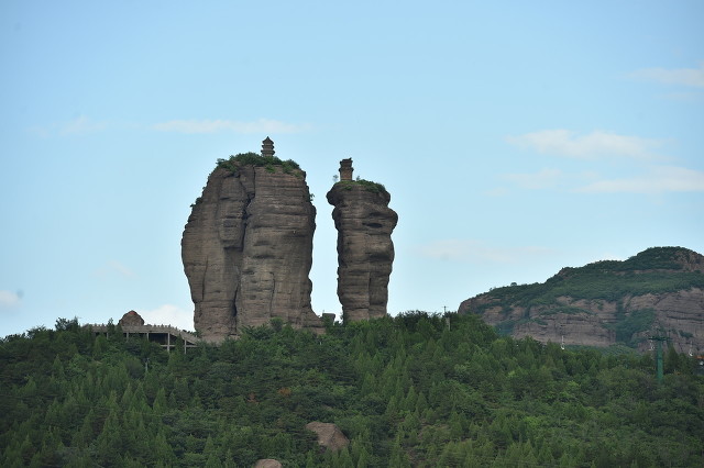 中国8个建在悬崖绝壁上寺庙，精彩绝伦，你去过哪个