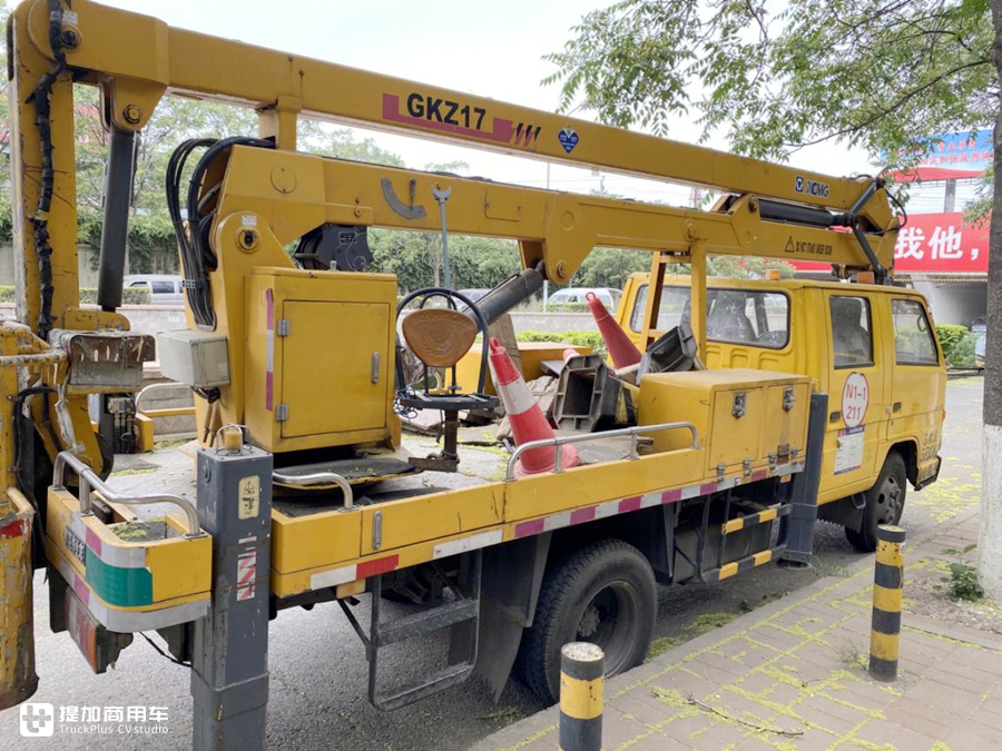 ʵ��һ������˳��߿���ҵ�������ǹ����ŷţ������������