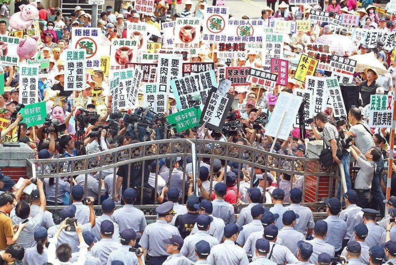 抗議蔡英文？ 七旬老人電台門口自焚