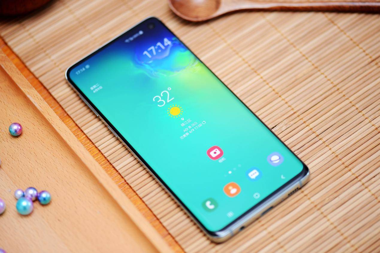 三星Galaxy S10评测：曾经的机皇，竟沦为“真香”之流？