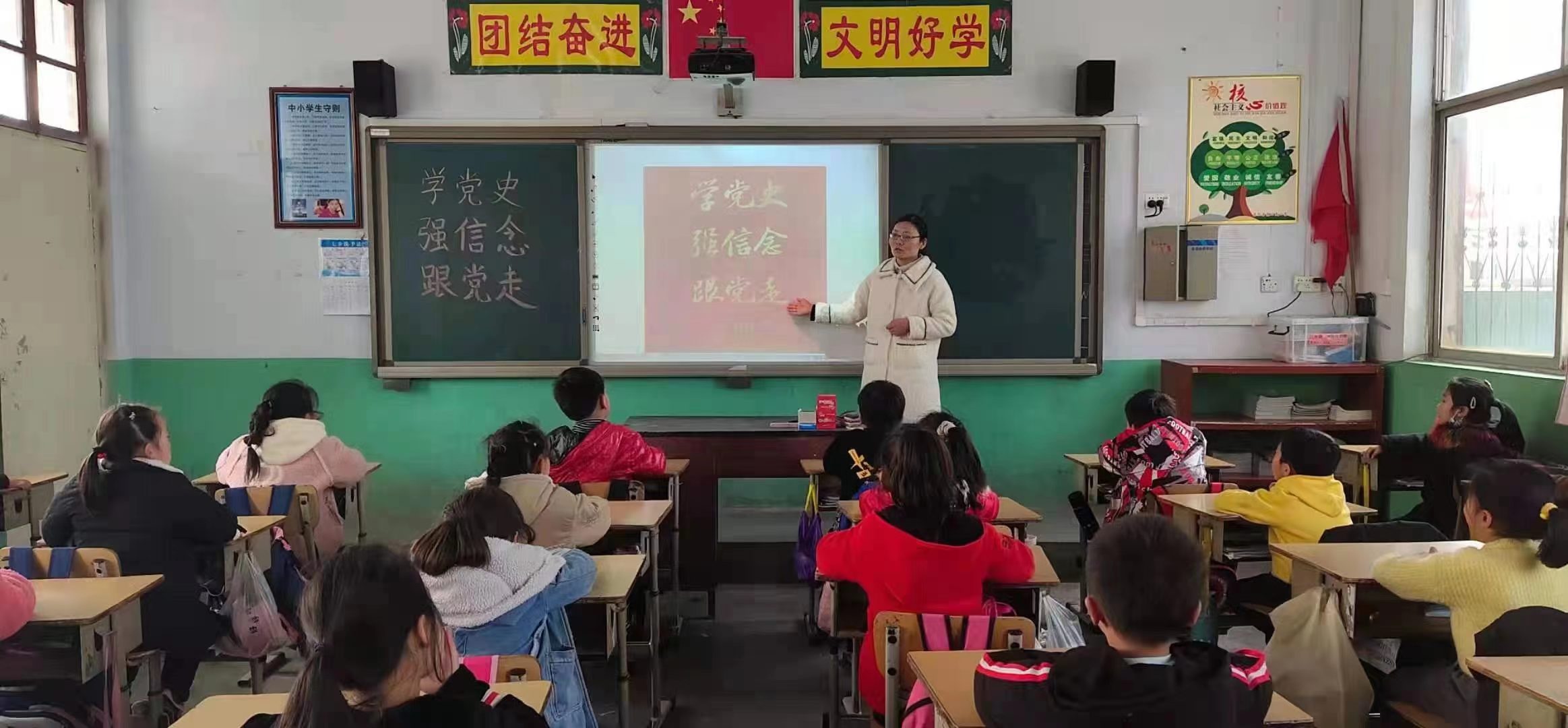 金寨：党史学习进校园 红色教育入童心