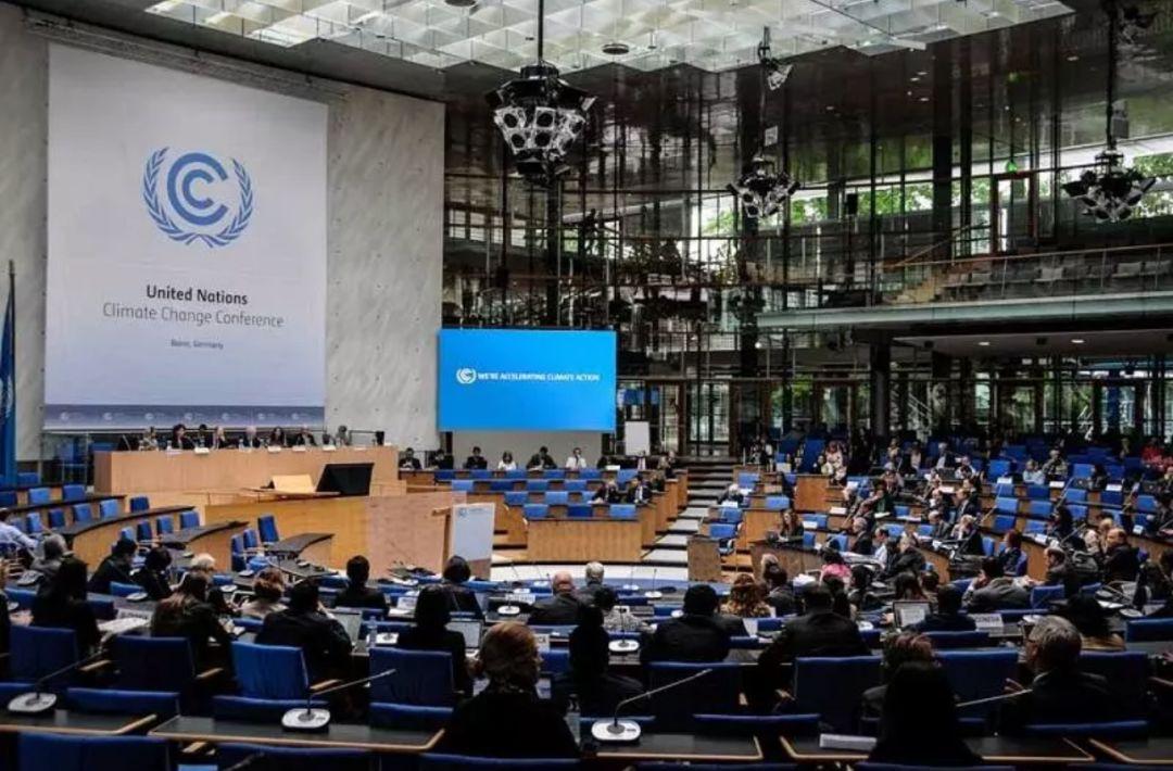 英国也来凑热闹，限制中国4名官员