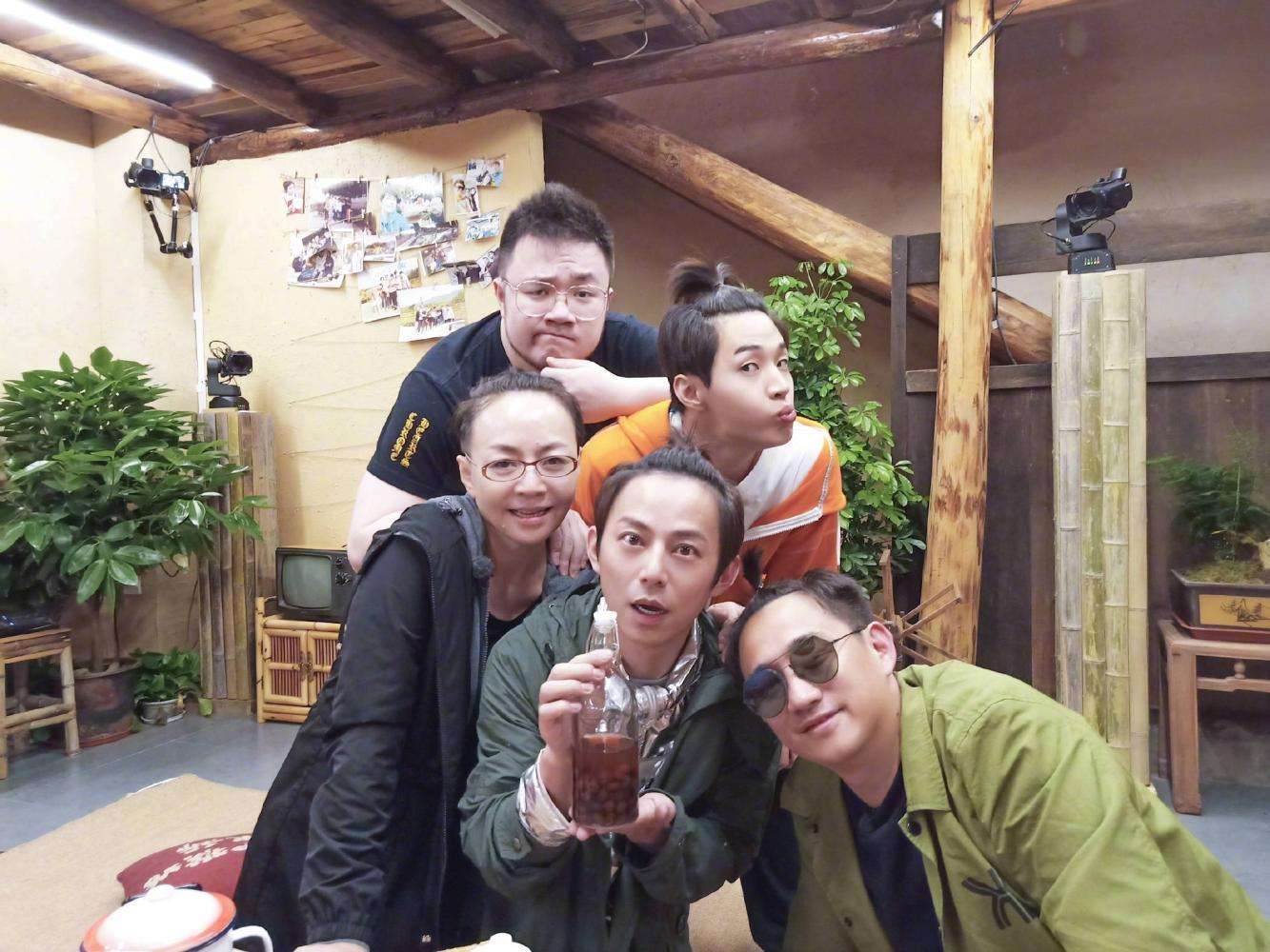 59岁宋丹丹退休了，是含饴弄孙颐享天年，还是将