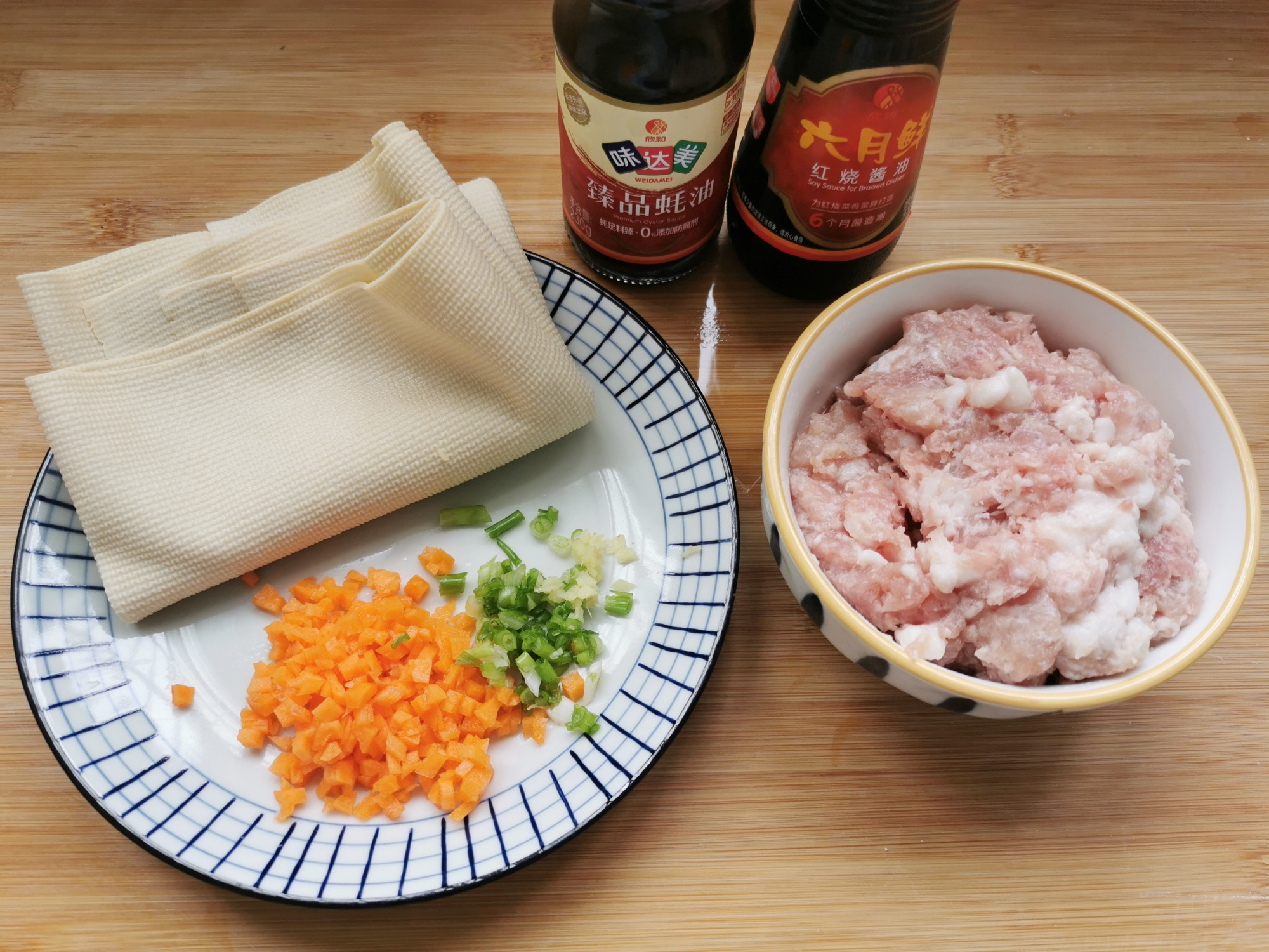 不油炸不煸炒，豆腐皮裹上肉餡蒸一蒸，10分鐘上桌，少油更健康