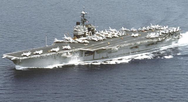 重创8万吨级航母！美军舰载机打出惊人战绩，可惜航母是自家的