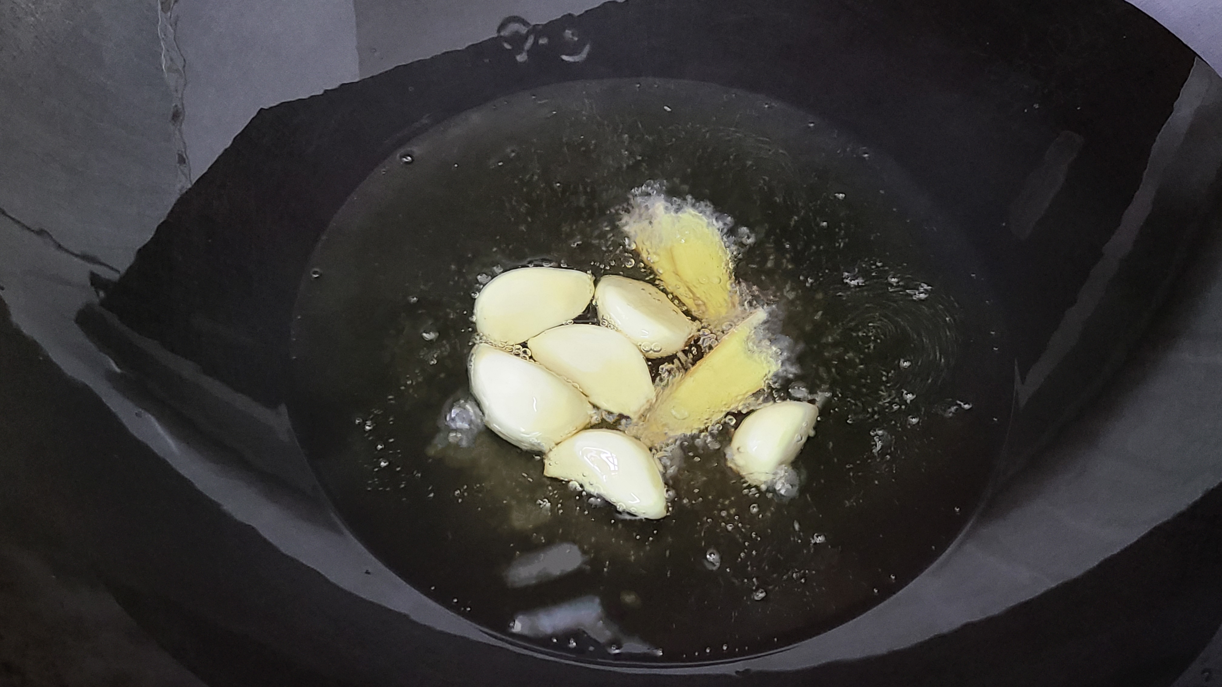 蒜香雞翅，很好吃的一道美食，學會這個家常做法，看著就想吃
