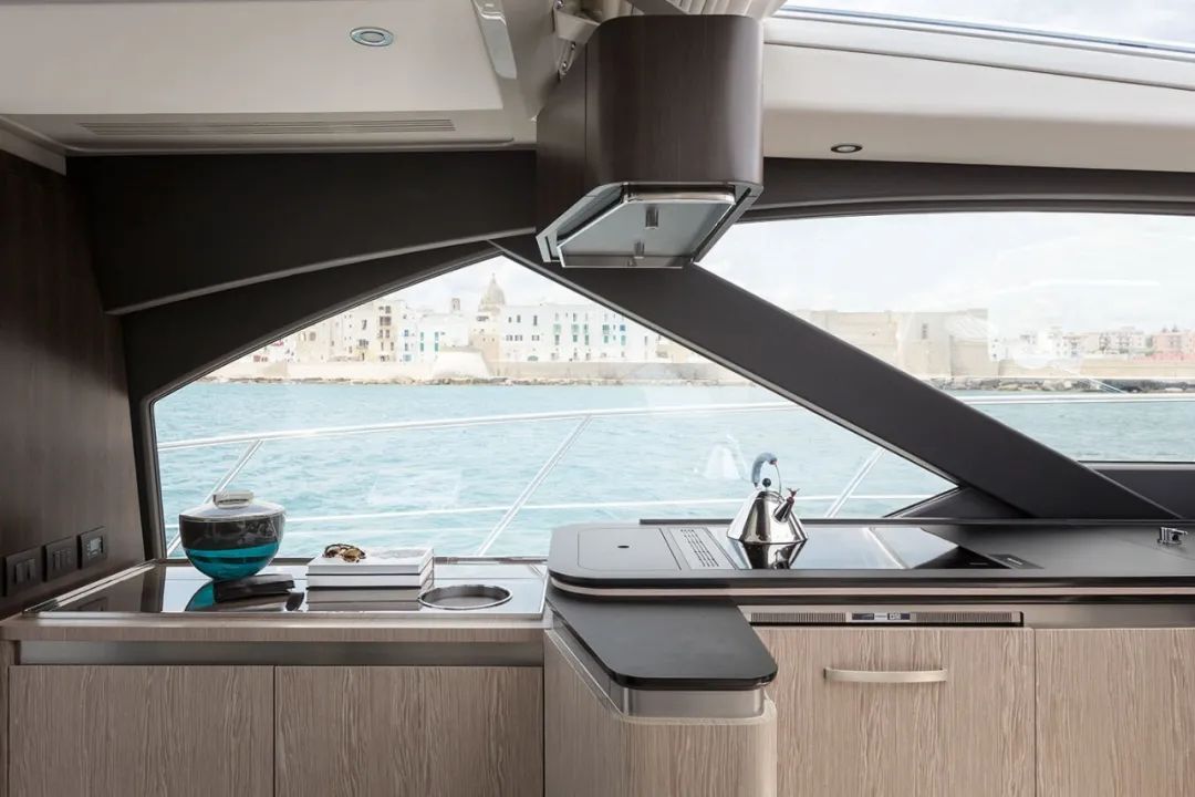 阿兹慕Azimut S6运动游艇：颜值派，更是实力派