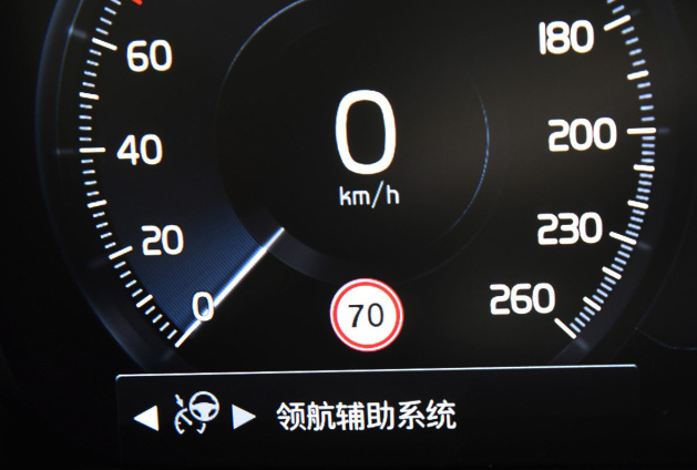公路旅行车代表作：奥迪A4 Avant和沃尔沃V60，咋选？