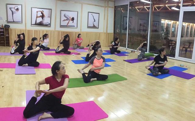 青岛武道风云：青少年游泳格斗暑期夏令营火热招募中