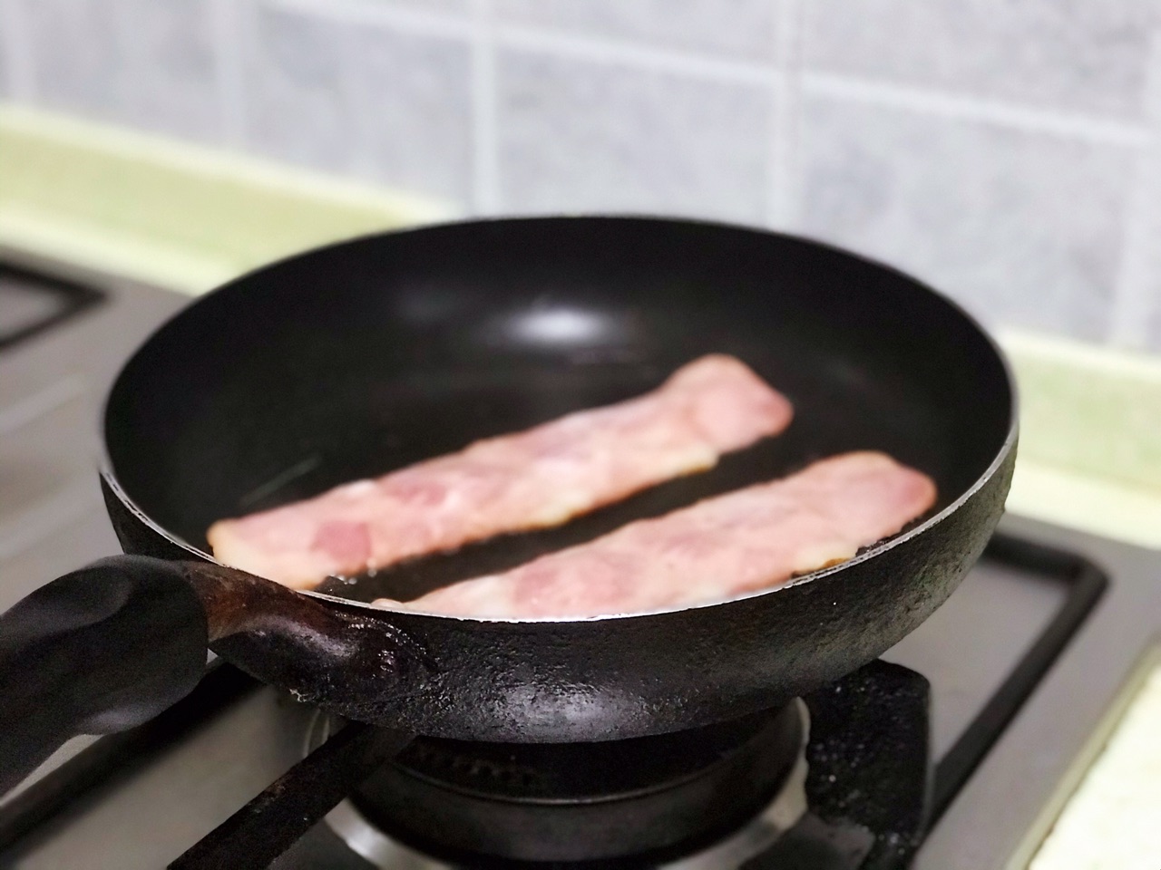 只要一个平底锅就能做出来的早餐，一口一个，10分钟就完事