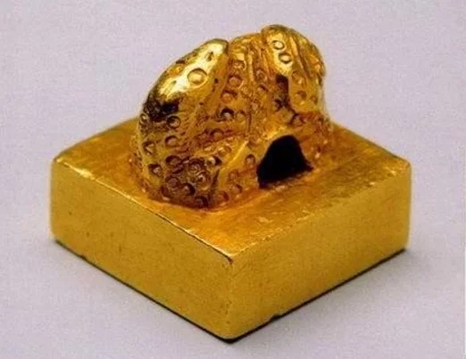 中国出土一金印，上面仅刻四字，却让日本专家