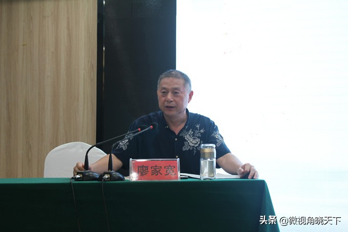 河南省党史专家廖家宽为信阳市浉河区全区妇女干部宣讲党史 