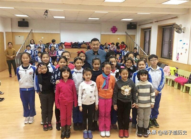 他是清華校長的兒子，擔(dān)任央視主持32年零失誤，如今現(xiàn)狀如何？