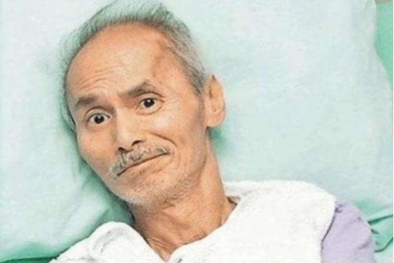 曾是知名的武打演员，如今晚年没人照顾，落魄到生活无法自理