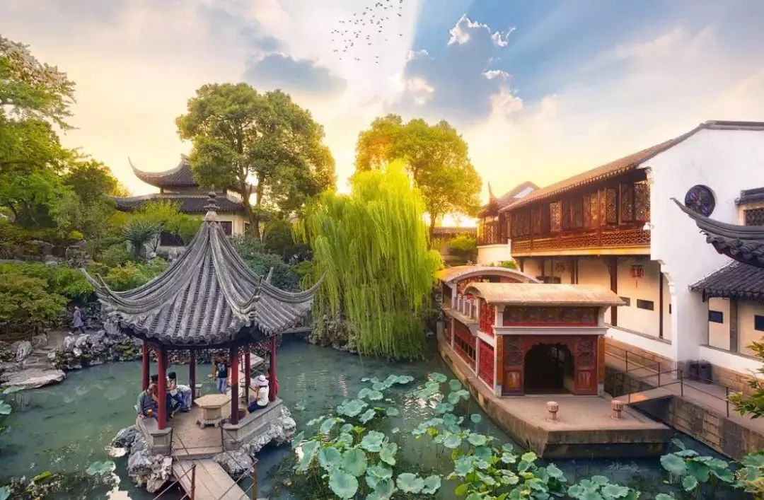拙政園：中國四大名園之一，園區以水為中心，是全園精華所在