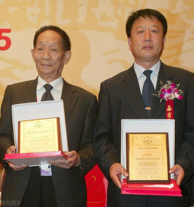 他与袁隆平并称“南袁北李”，杂交玉米让国人“吃好饭”