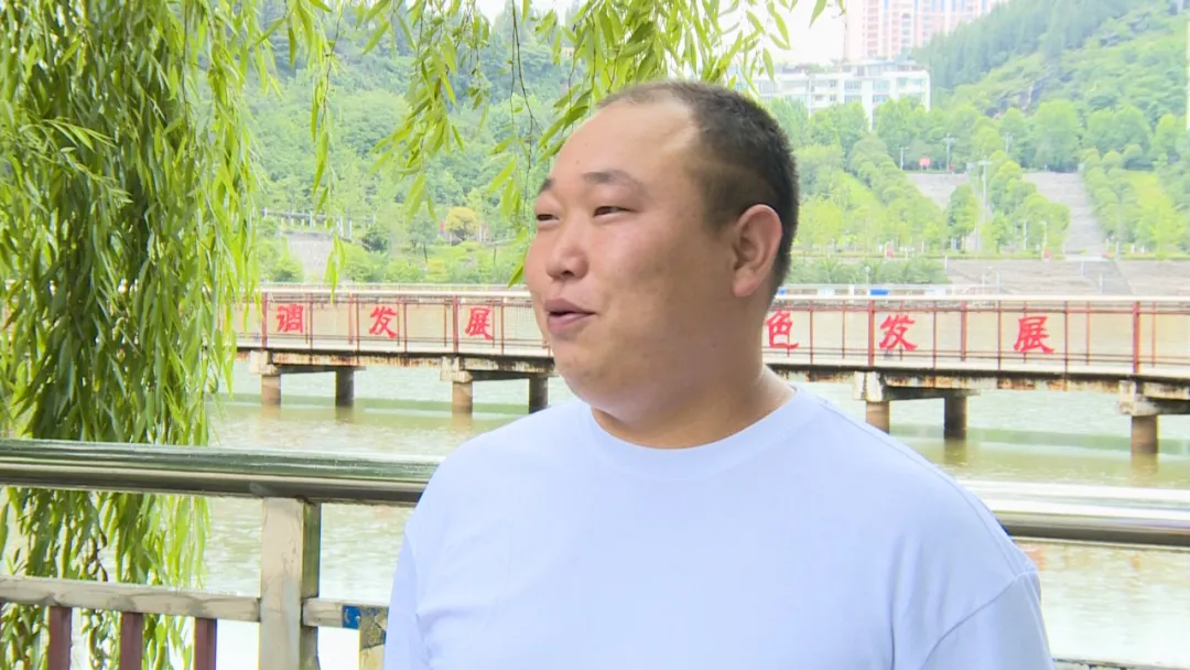 81岁盘州大爷跳水救人那一刻真帅！