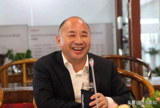 最神秘的中国富豪：三次豪赌赢千亿身家，坐拥