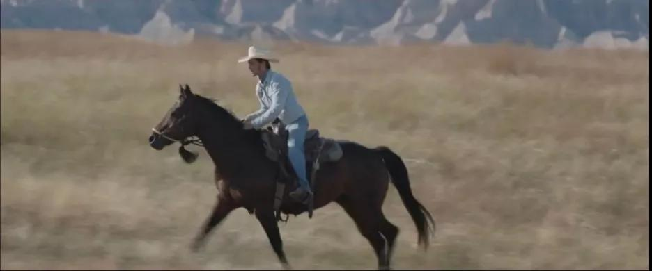 赵婷的成名作《骑士》,精准传达出失落已久的骑士精神