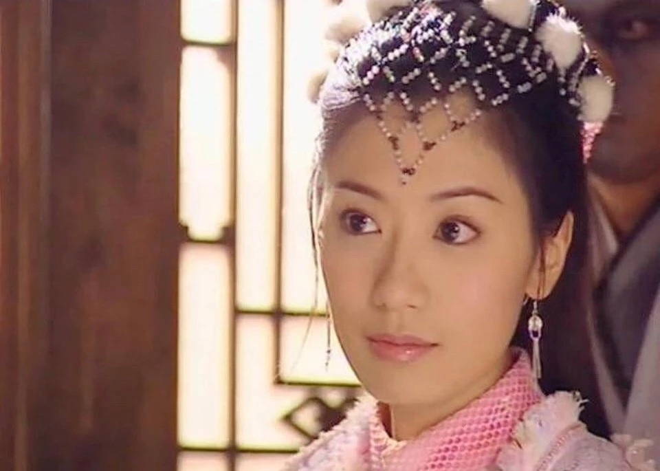 46岁贾静雯美丽依旧，放下爱恨与计较，如今的她活得令所有人羡慕