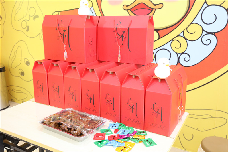 阜阳90后小伙创立卤味小吃品牌“哈哈暴富鸭”独特美味惊艳市民
