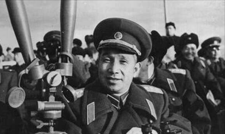 70年代，粟裕参观诺曼底遗址，问了4个问题，把法国专家问懵了