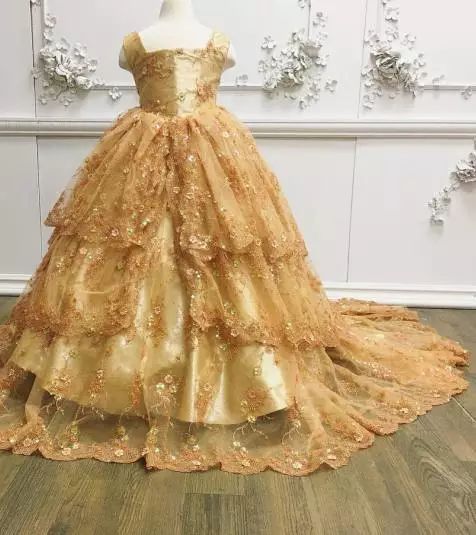 To realize princess dream of the daughter, play essence old father with one's own hands tailor about a hundred " blackart " skirt explodes sth resembling a net of network of fire