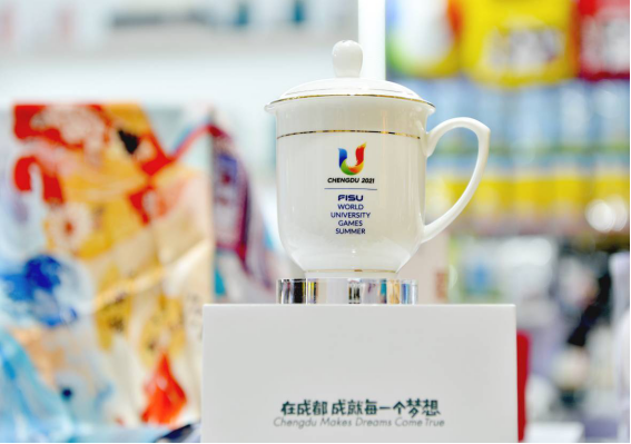 大运会特许商品首家商场特许形象店 双十一伊藤双楠店开业
