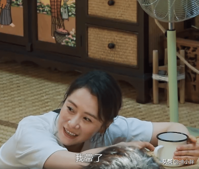 张子枫“妈妈”去蘑菇屋做客，随身带的物品，一般人没勇气尝试