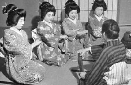 二战时，日本女性靠这三个措施鼓励男人参军，令人嗤之以鼻