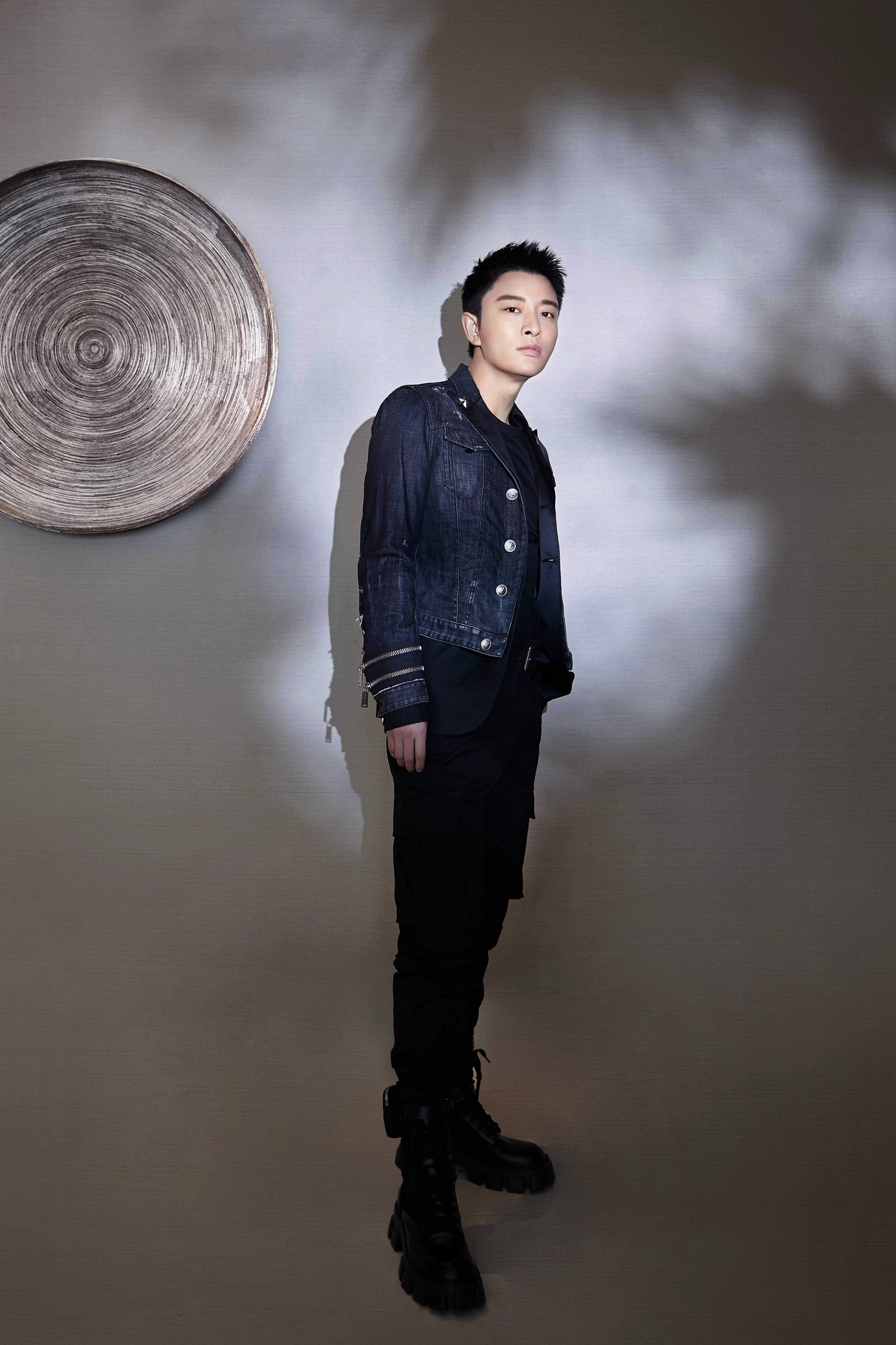 贾乃亮见甜心和前妻，精心打扮一番贼帅气，李