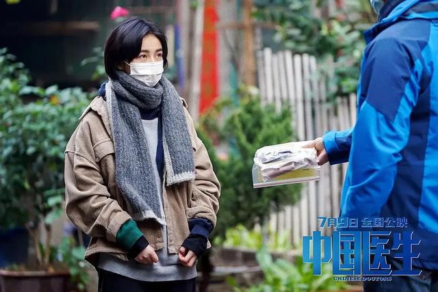 一年拍8部电影，抽空考了全省第一，20岁的张子枫到底有多励志？
