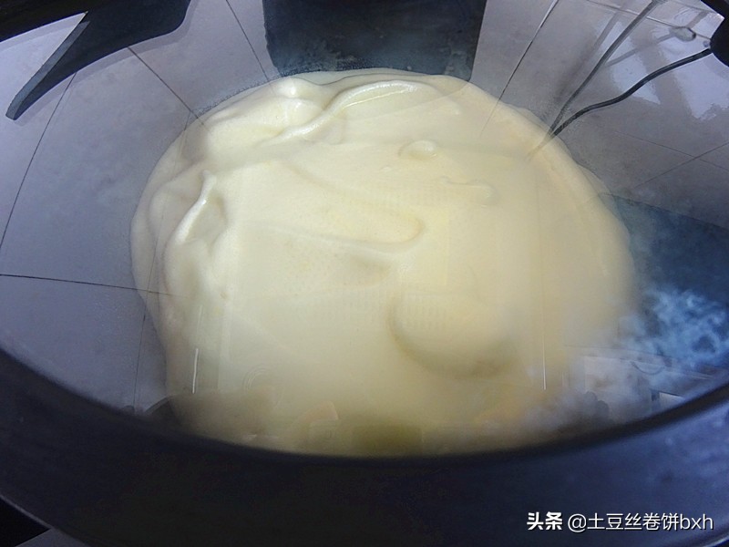 平底鍋就能完成的、入口即化的舒芙蕾式蛋糕，簡單好做，太好吃