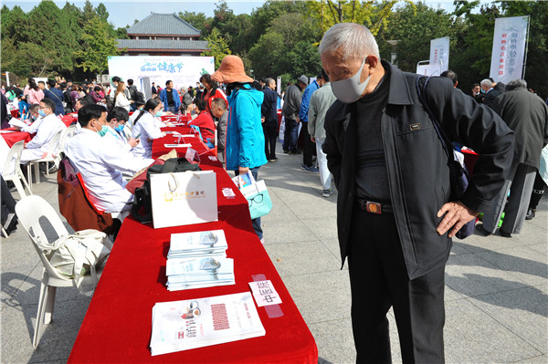 徐州市中医院专家走进彭祖园开展义诊及中医药宣传服务活动