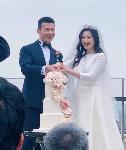 全球最美面孔朱珠結婚了！和頂級富豪分手，嫁小2歲美術老師