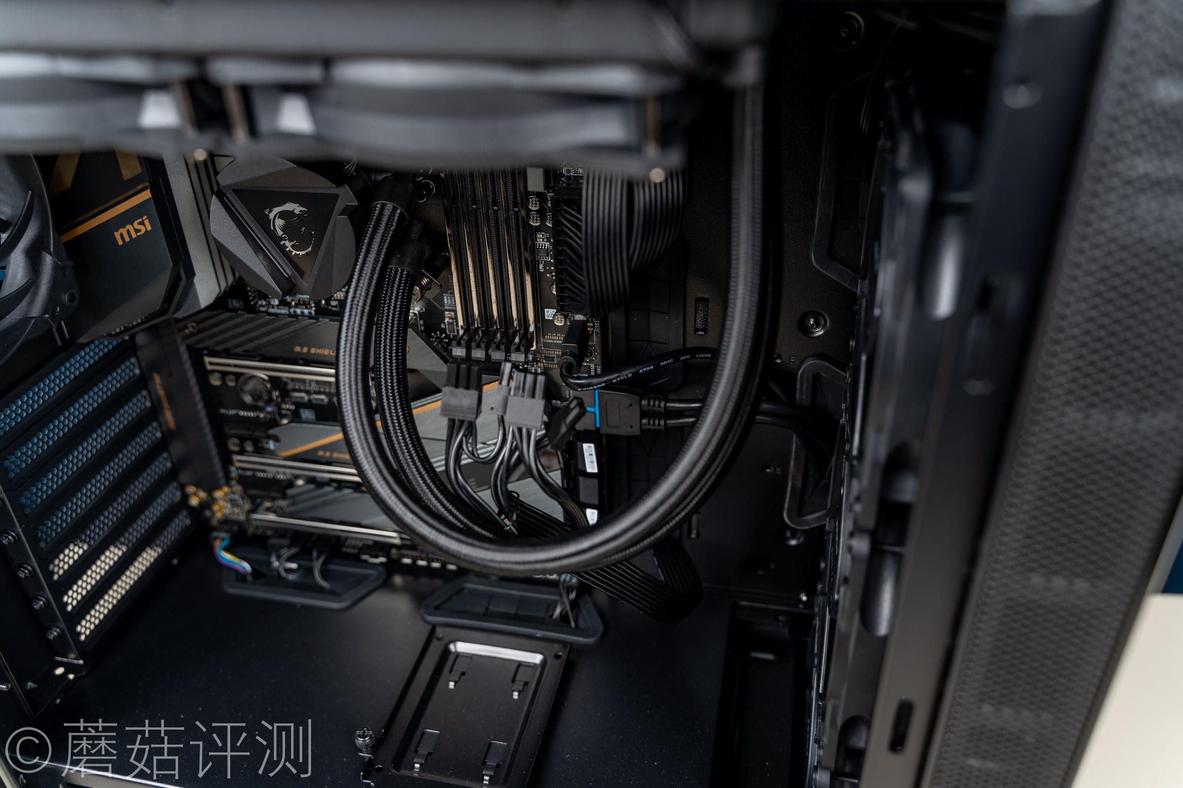 原来整机还可以这样装！微星MAG幻彩佩龙斧I9 10900K主机 拆解评测