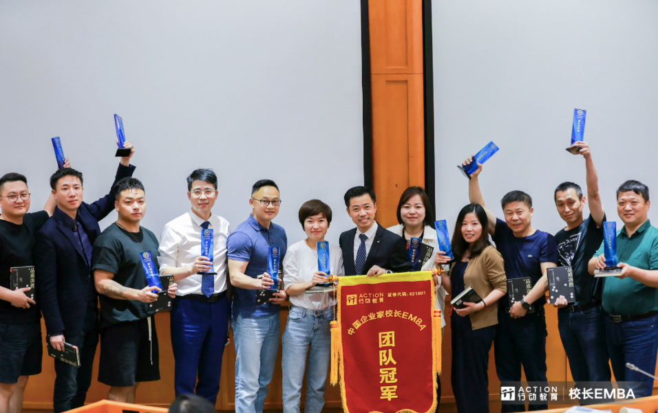张馨予、陈妍希、杜若溪，这个80后大汉，凭啥包