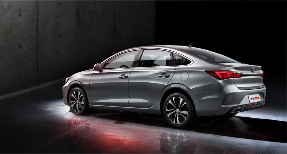 有料就是自信，逸动PLUS直播碰撞，拆掉四门都奈