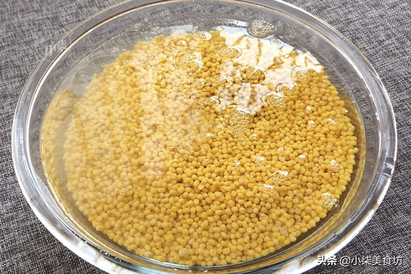 在家自制绿豆小饼，学会不用买，清凉解暑易消化，老人孩子都喜欢