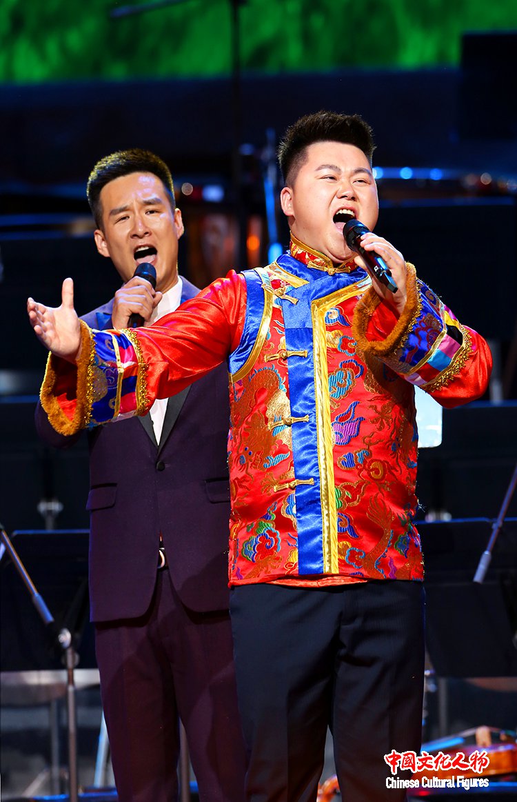 郁钧剑从艺五十<font color=red>周年</font>回乡演唱会70位歌唱家倾情演绎民族经典