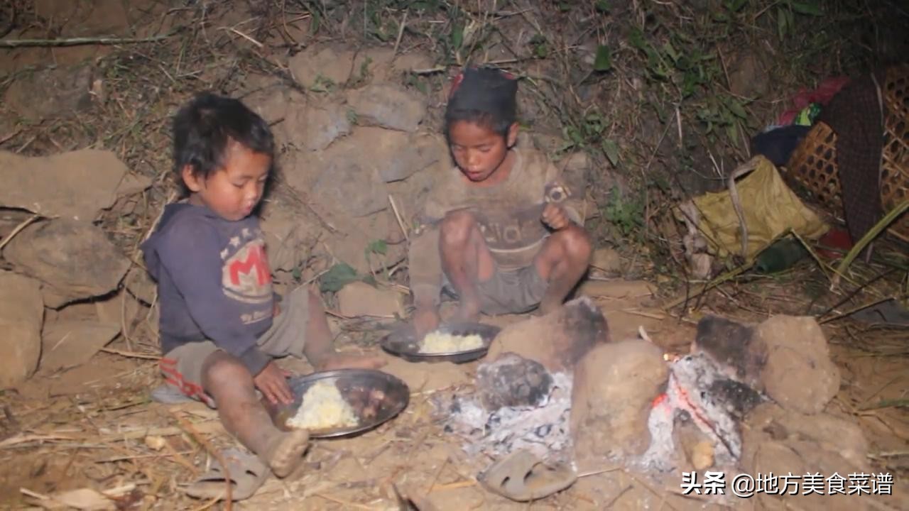 中国小伙给尼泊尔山区三姐弟送牛肉，看到她们的生活状况，真心酸