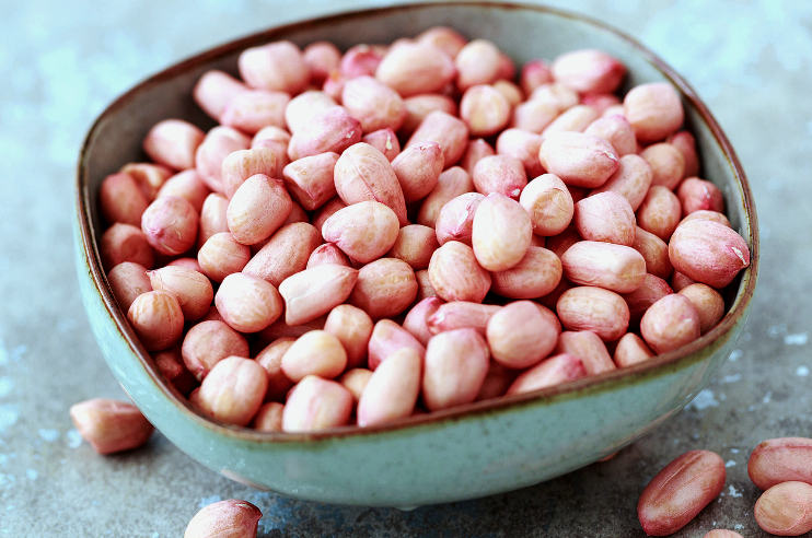 炸花生米，下油锅前多做一步，花生米不易糊更酥脆，比直接炸好吃